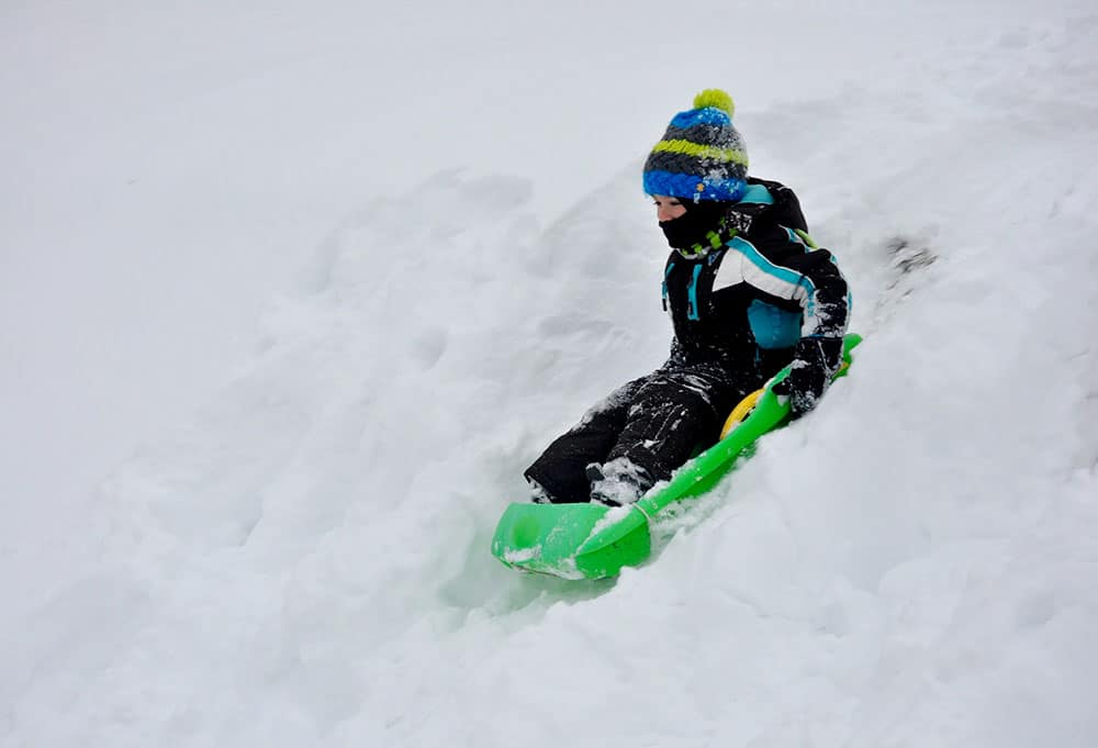 Sport d'hiver : faire de la luge enfant en toute sécurité 